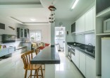 Apartamento 3 dormitrios com vista mar