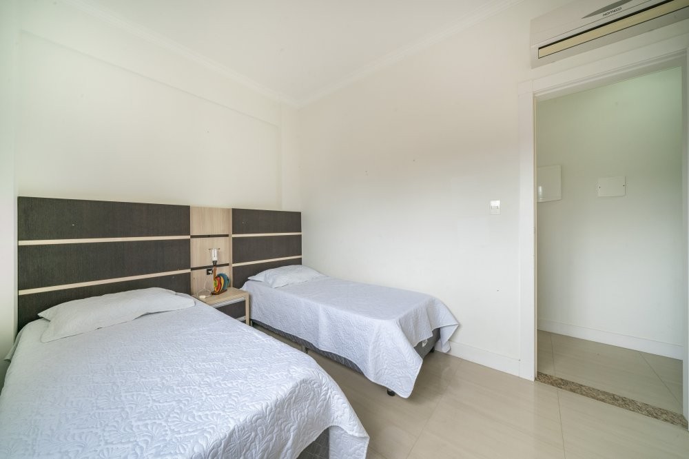 Apartamento 3 dormitrios com vista mar