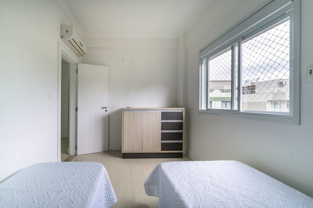 Apartamento 3 dormitrios com vista mar