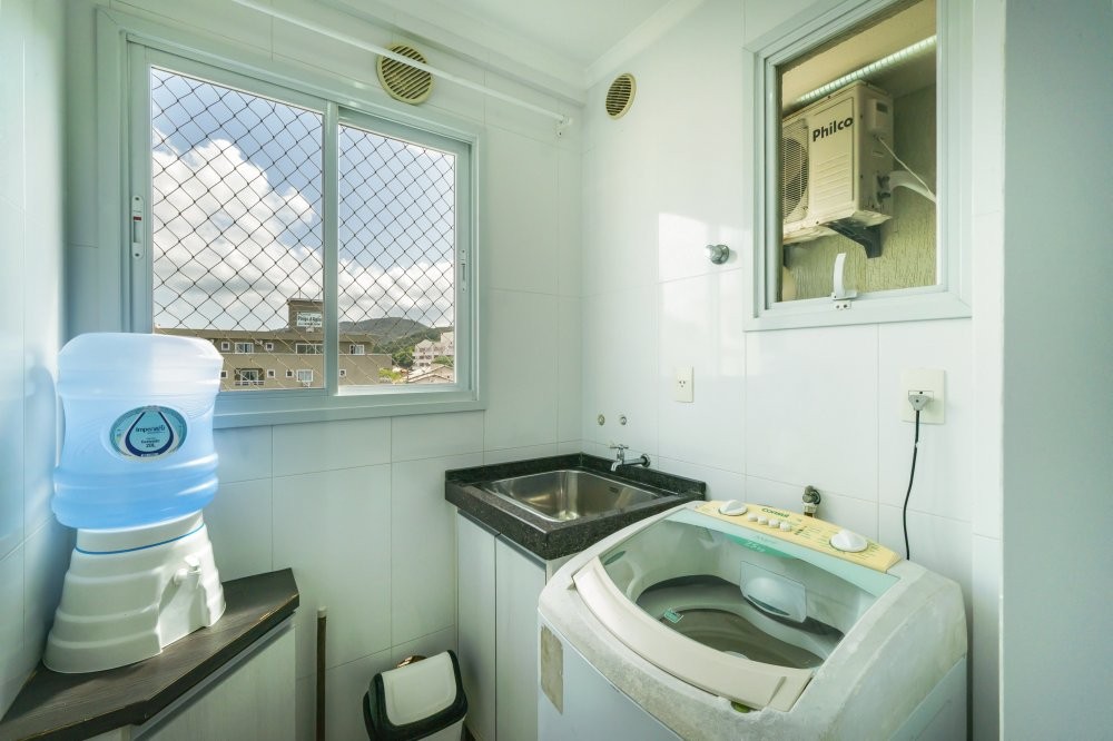 Apartamento 3 dormitrios com vista mar