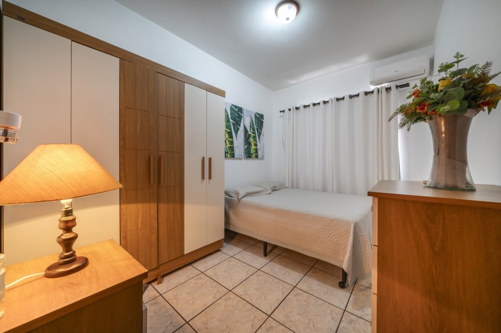 Casa 4 Quartos no centro de Bombas