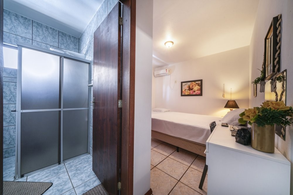 Casa 4 Quartos no centro de Bombas