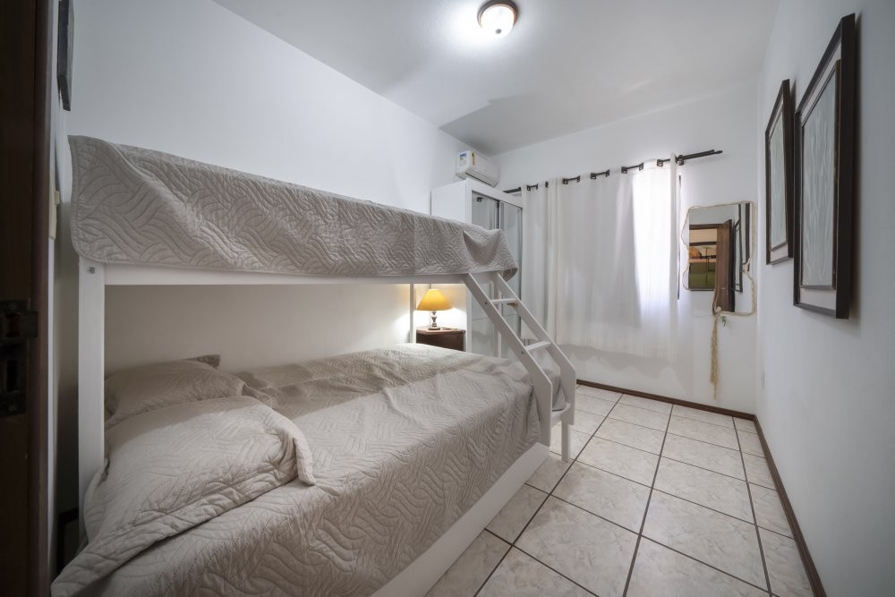 Casa 4 Quartos no centro de Bombas