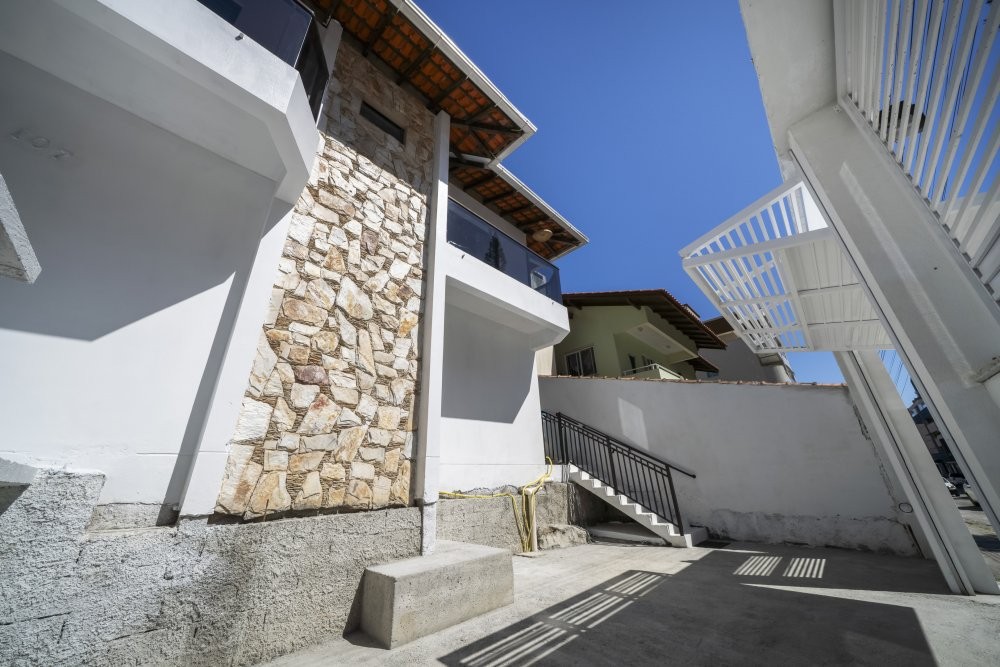 Casa 4 Quartos no centro de Bombas