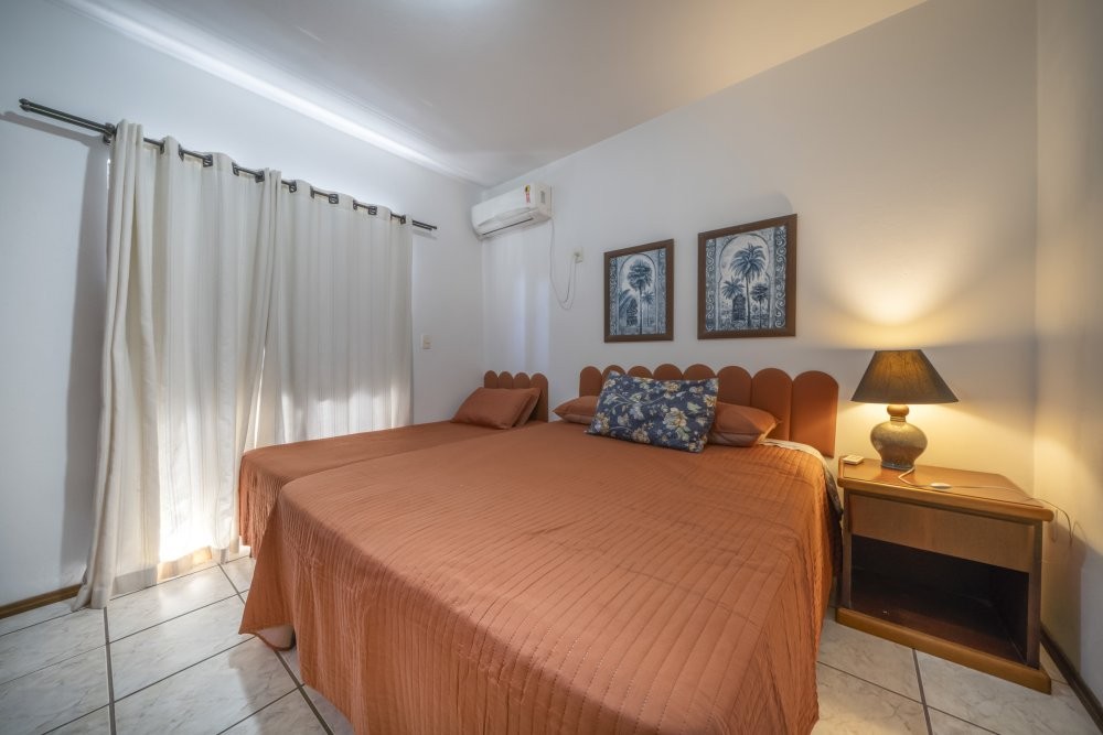 Casa 4 Quartos no centro de Bombas