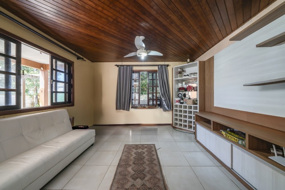 Casa 4 Quartos com Piscina - Jos Amandio