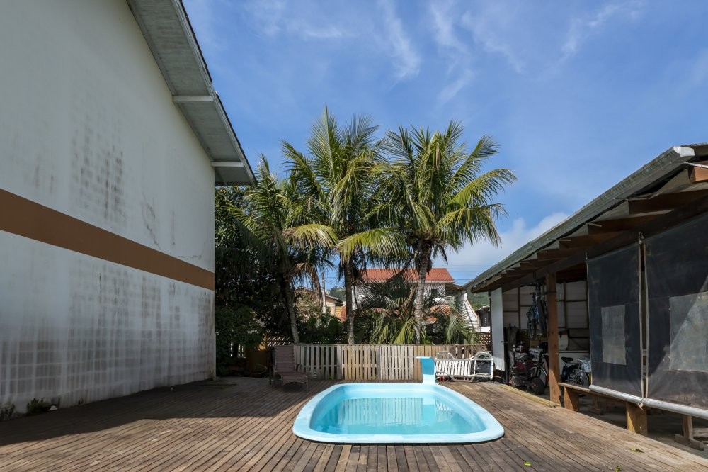 Casa 4 Quartos com Piscina - Jos Amandio
