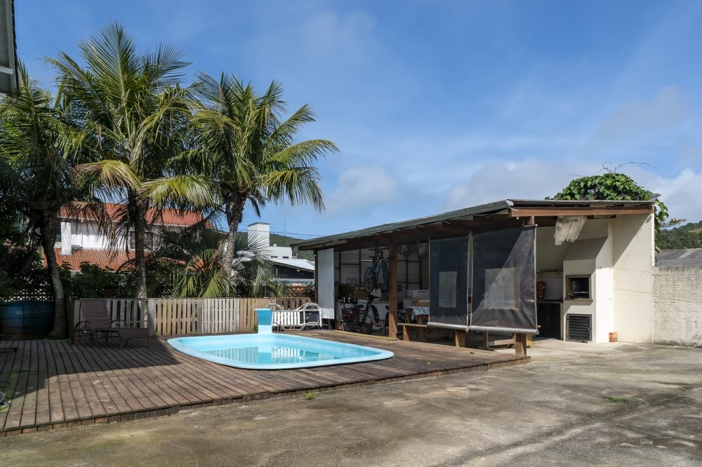 Casa 4 Quartos com Piscina - Jos Amandio