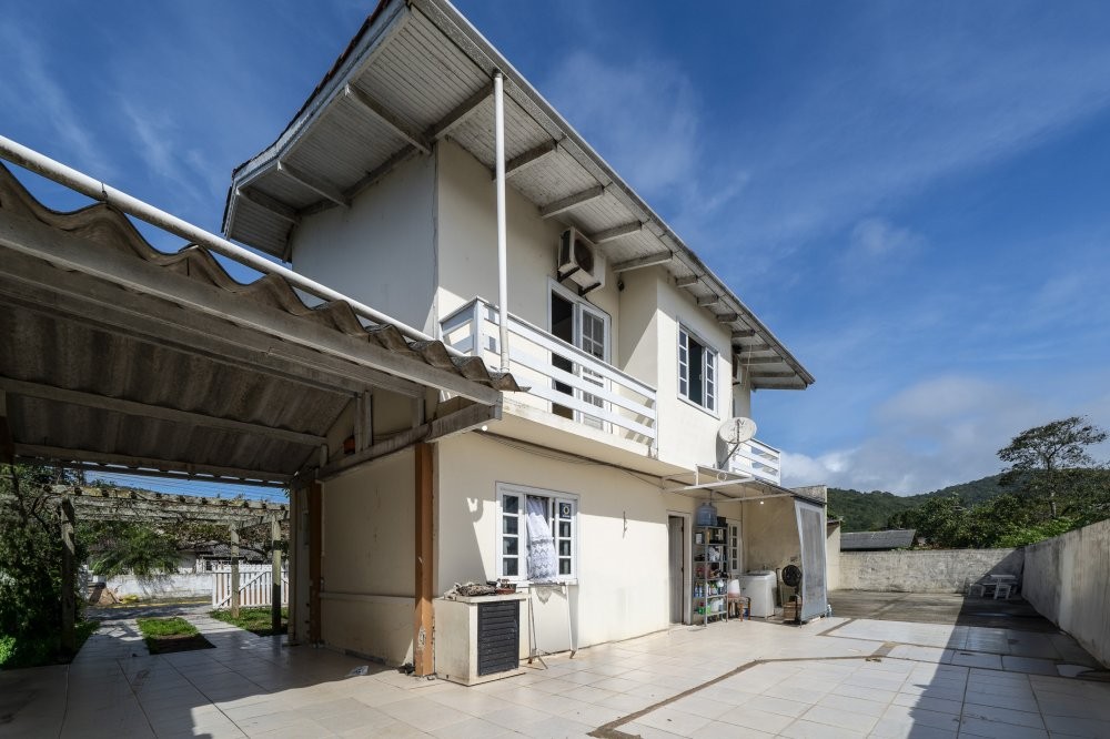 Casa 4 Quartos com Piscina - Jos Amandio