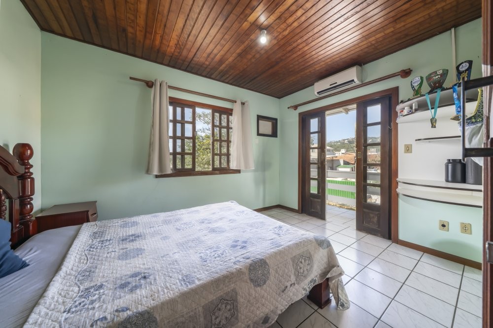 Casa 4 Quartos com Piscina - Jos Amandio