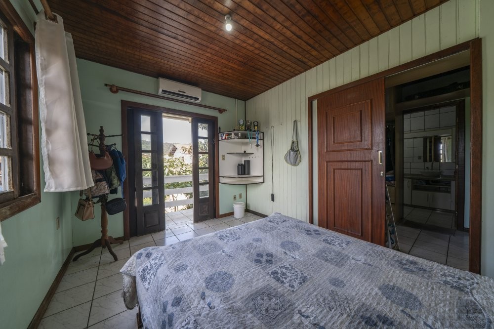 Casa 4 Quartos com Piscina - Jos Amandio
