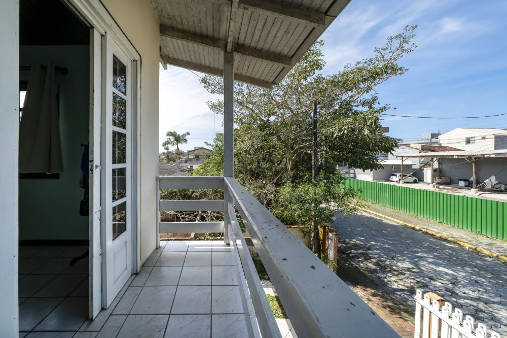 Casa 4 Quartos com Piscina - Jos Amandio