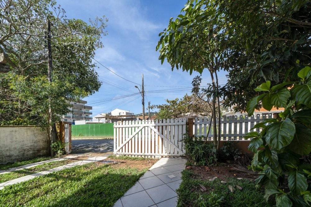 Casa 4 Quartos com Piscina - Jos Amandio