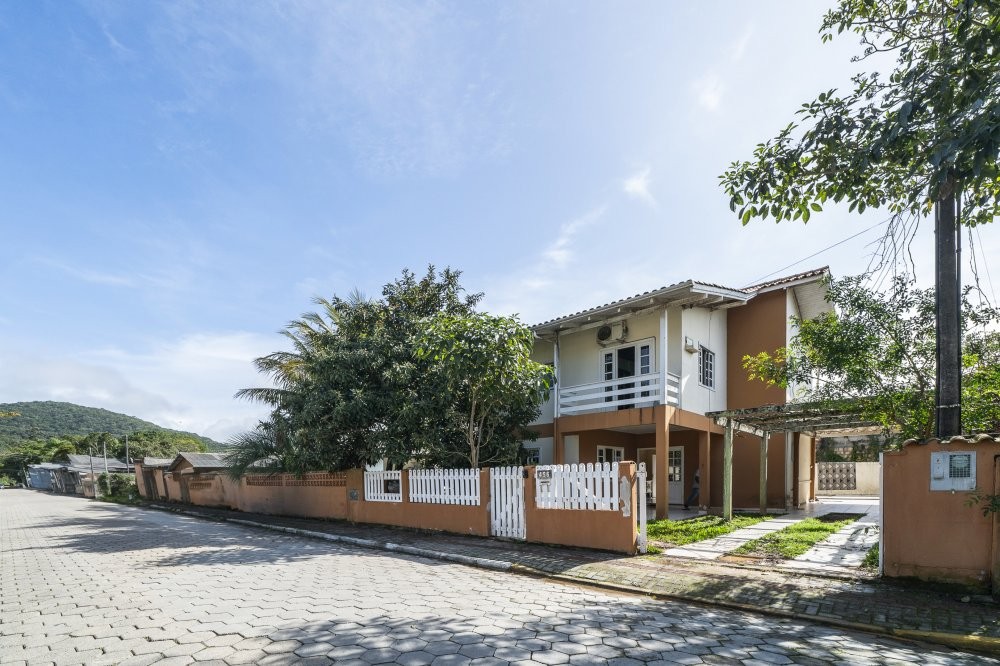 Casa 4 Quartos com Piscina - Jos Amandio