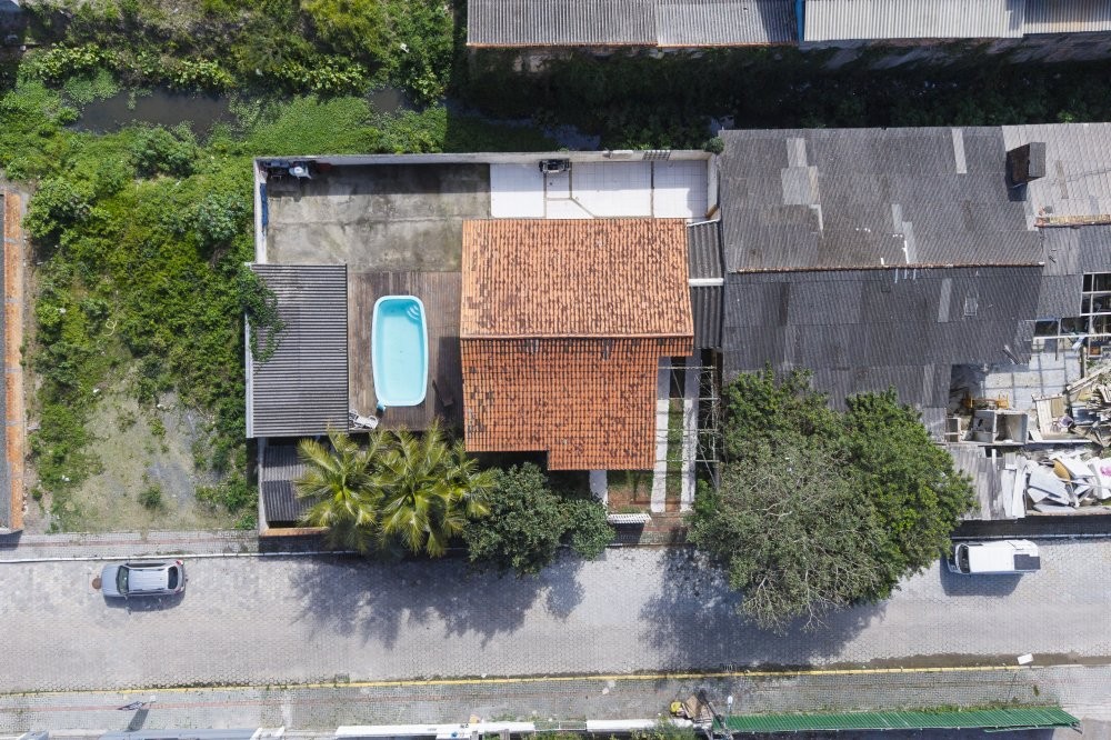 Casa 4 Quartos com Piscina - Jos Amandio