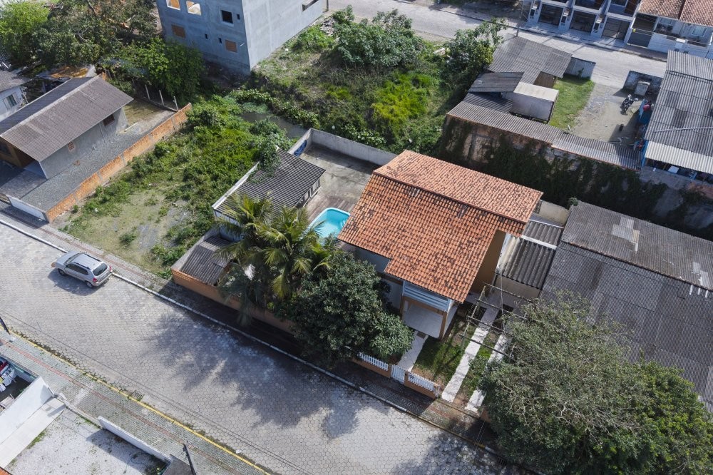 Casa 4 Quartos com Piscina - Jos Amandio