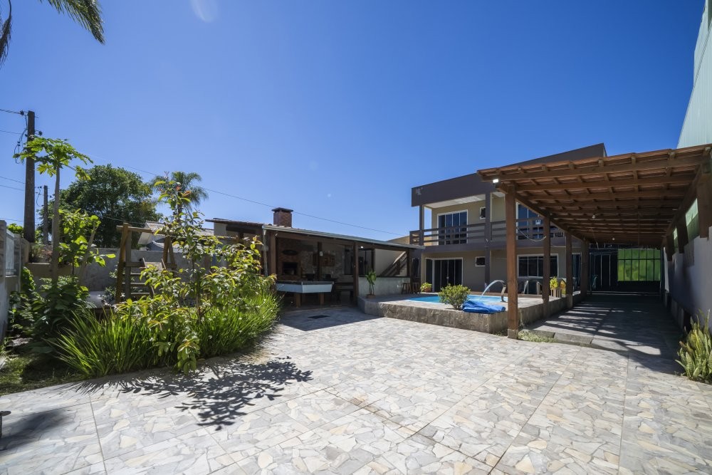 Casa com Piscina para 11 pessoas no Canto Grande