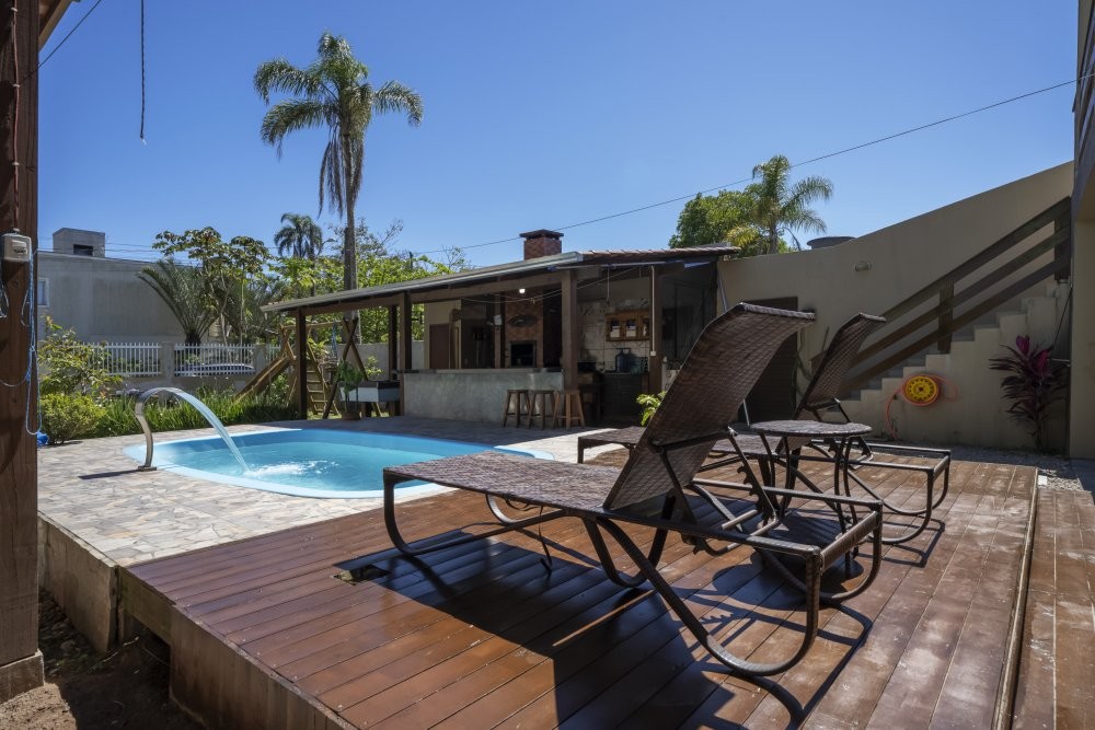 Casa com Piscina para 11 pessoas no Canto Grande