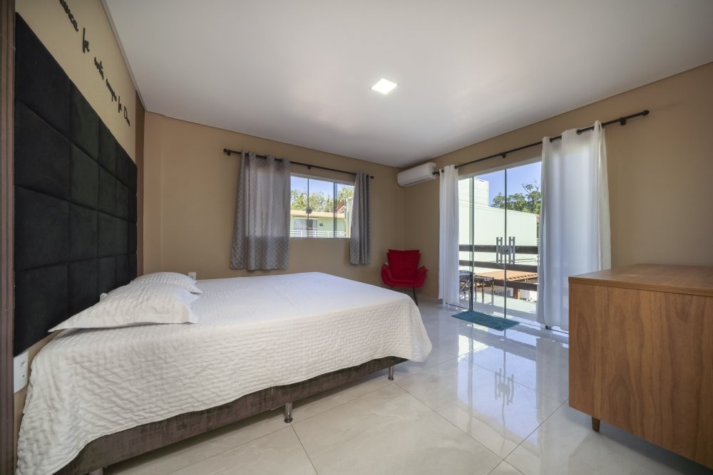 Casa com Piscina para 11 pessoas no Canto Grande