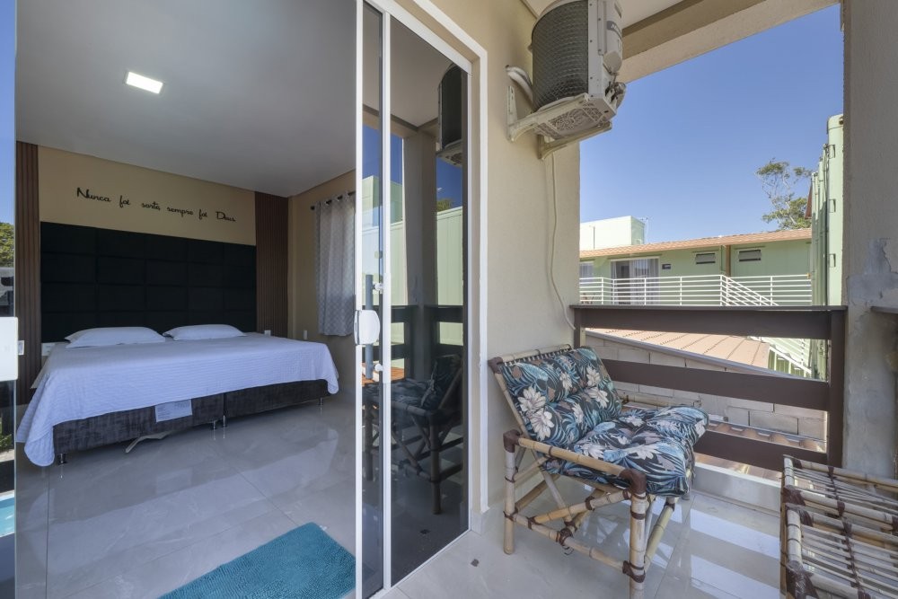 Casa com Piscina para 11 pessoas no Canto Grande