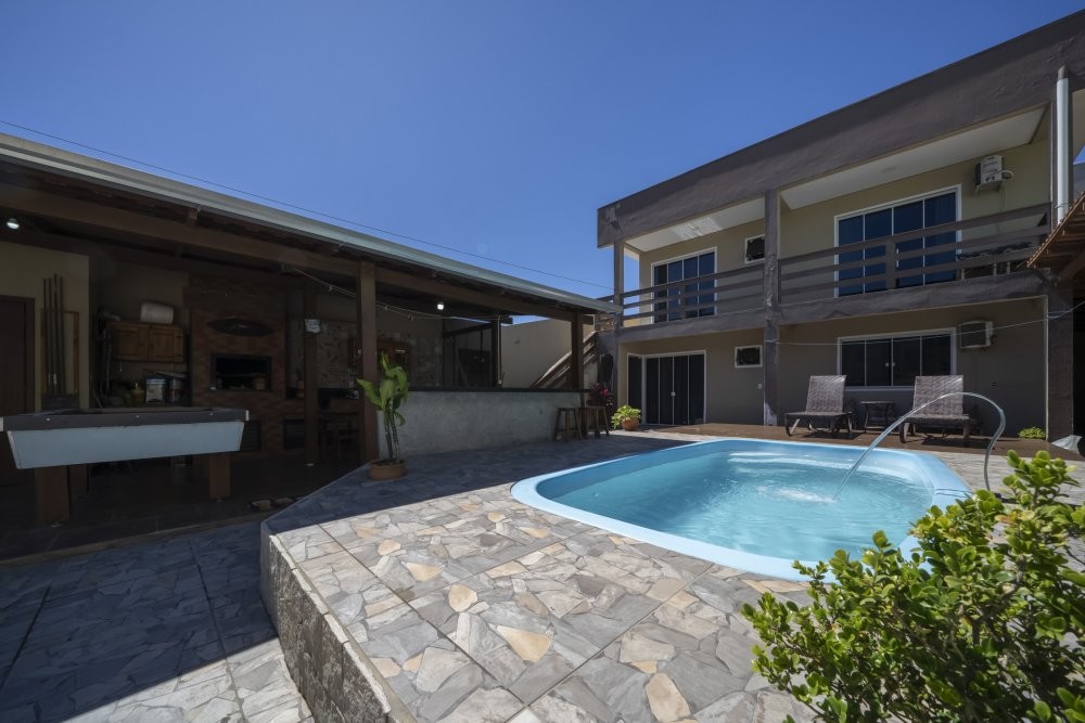 Casa com Piscina para 11 pessoas no Canto Grande