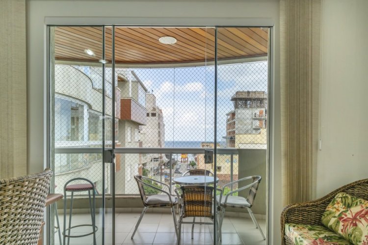 Apartamento 3 dormitrios com vista mar