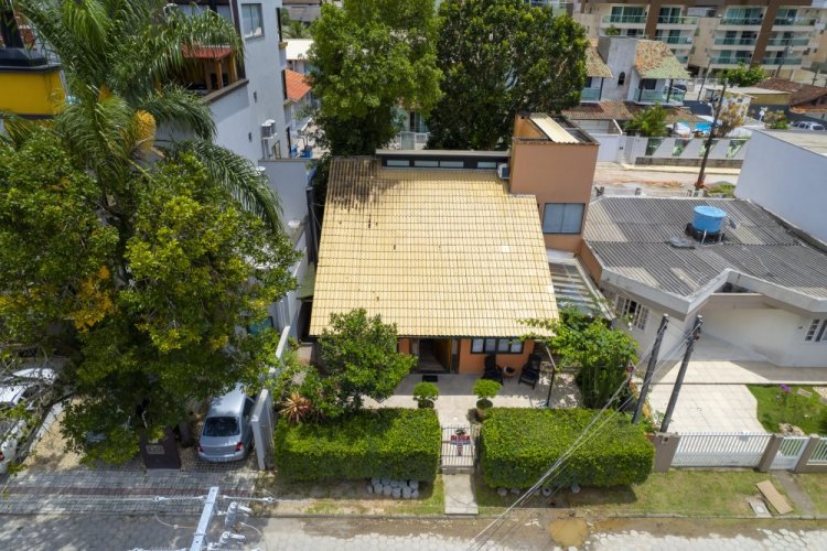 Casa 3 Quartos no Centro de Bombinhas