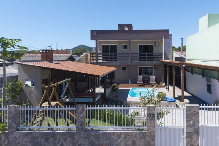 Casa com Piscina para 11 pessoas no Canto Grande